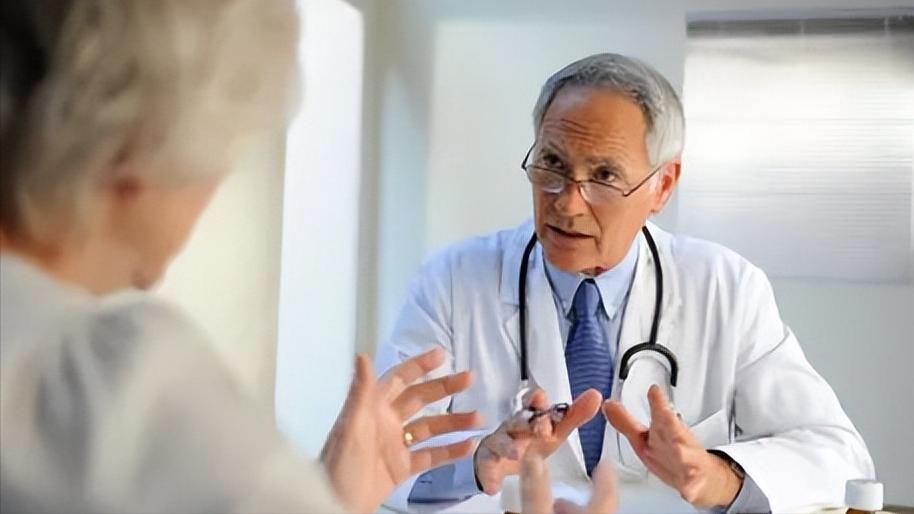 男子腹部痒,男子腹痛难忍夹出8条活虫