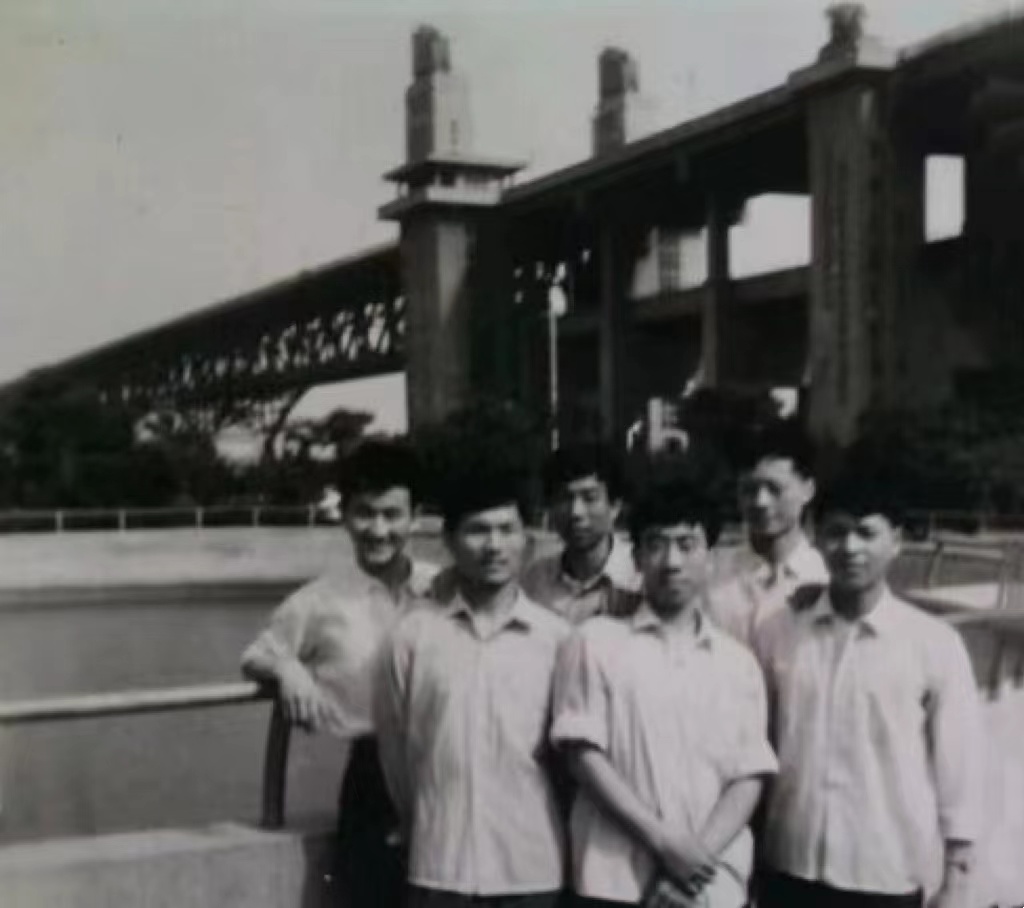 我们是全国第二届工农兵大学生