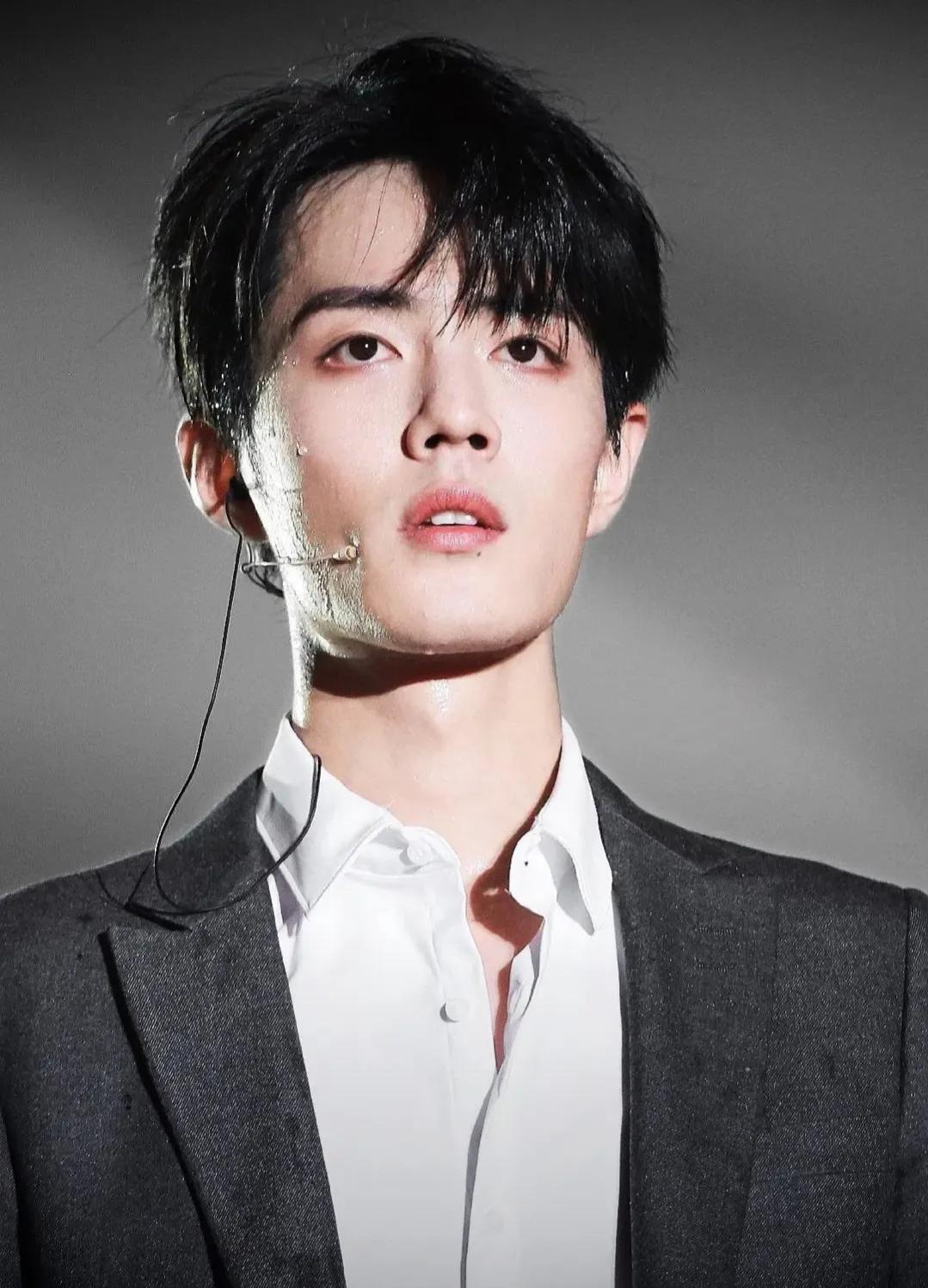 肖战天生侠气风骨,肖战清秀的五官