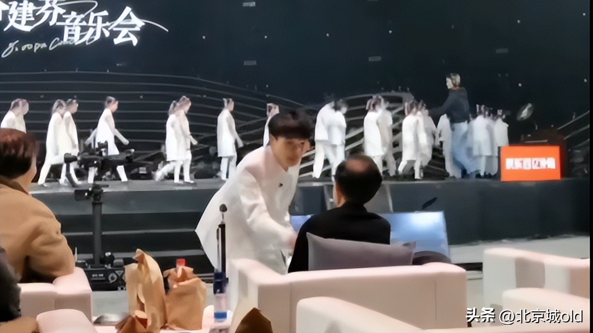 谷建芬音乐会周深完整版,周深与谷建芬第一次见面的视频