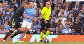 b席任意球破门沃克鼓掌,b席2分钟进球