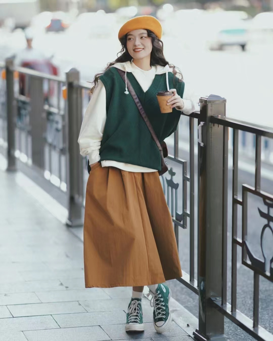 绿色衣服搭配什么颜色好看效果图,绿色最经典的三种颜色搭配