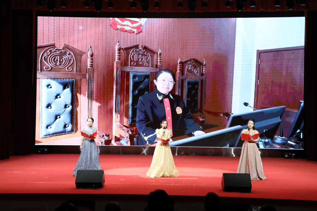 小店检察院、小店法院联合举办“守公平守正义新时代新征程”迎新春表彰联欢会