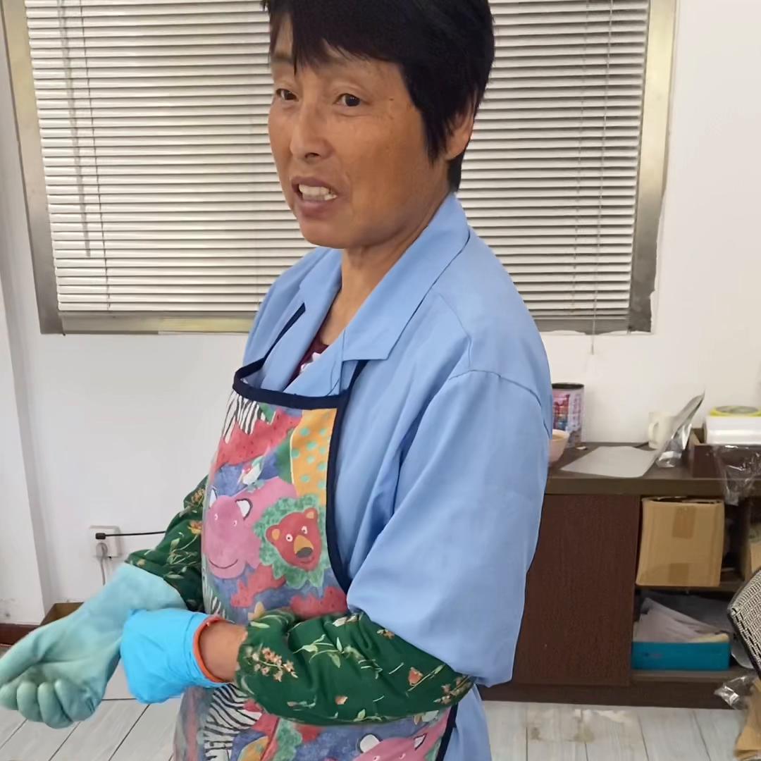 上海金山招聘包吃住工资8000以上,上海金山找工作文员