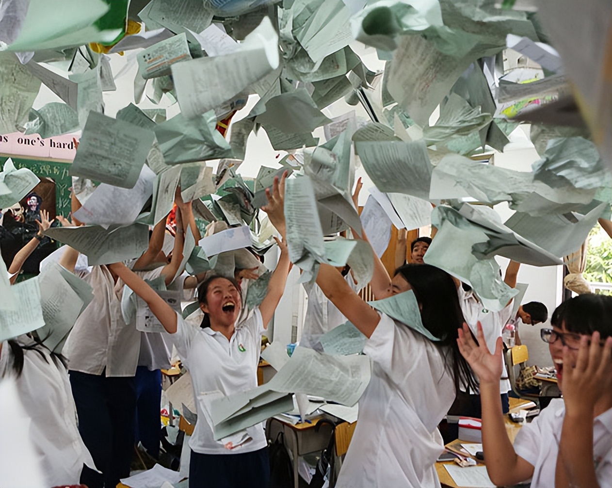 无臂男孩彭超高考,四川无臂青年彭超是哪个高中的