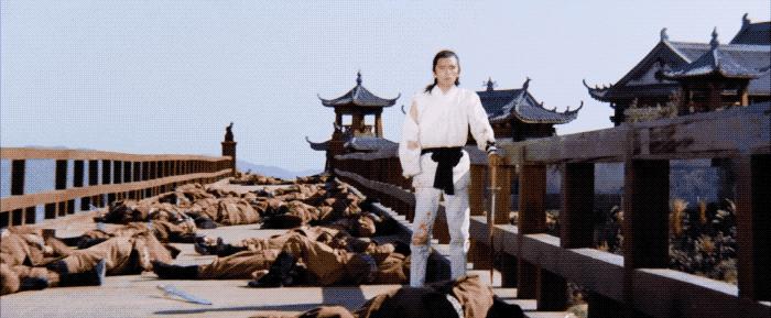 87岁开山鼻祖去世！那个拿命搏的港片时代，捧出的都是巨星