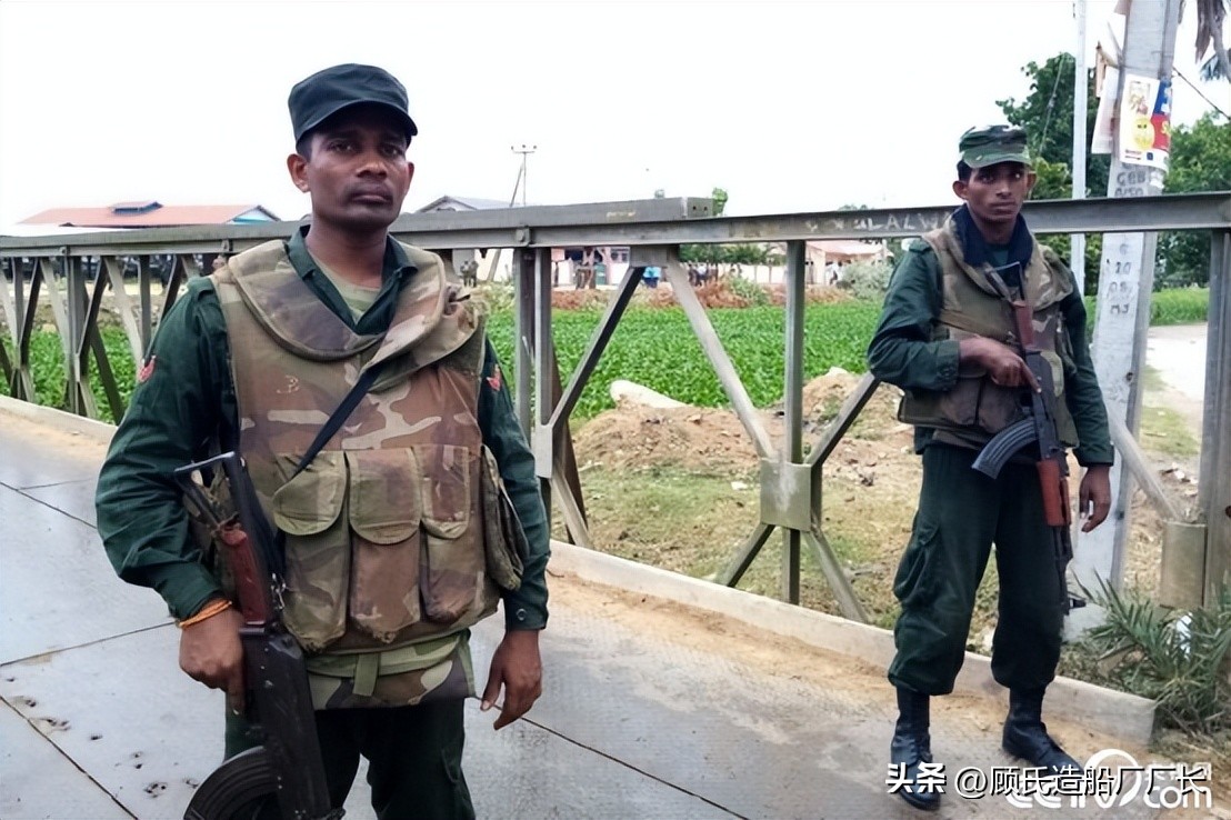 MP5不敌56式的后果，半支空军报销，2001年卡图纳亚克基地奇袭战