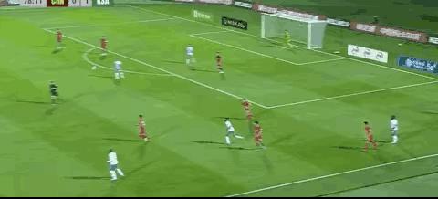 提倡防守反击，却允许反击散步。为何“董球帝”爱打自己的脸