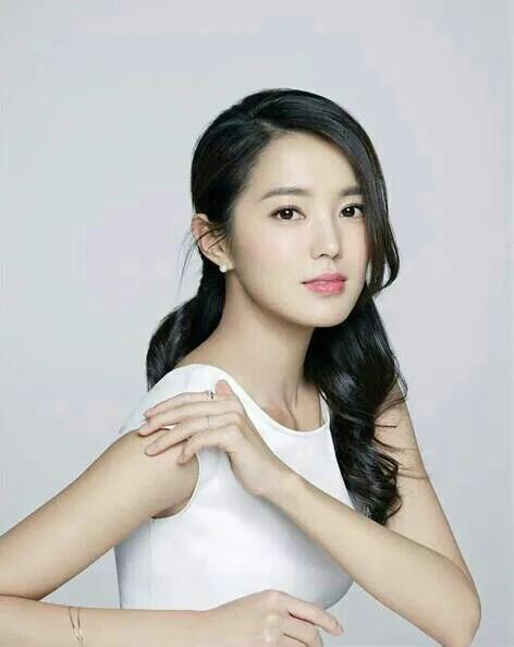 申珉熙在中国发展的韩国演员，看名字不认识一看照片原来是她