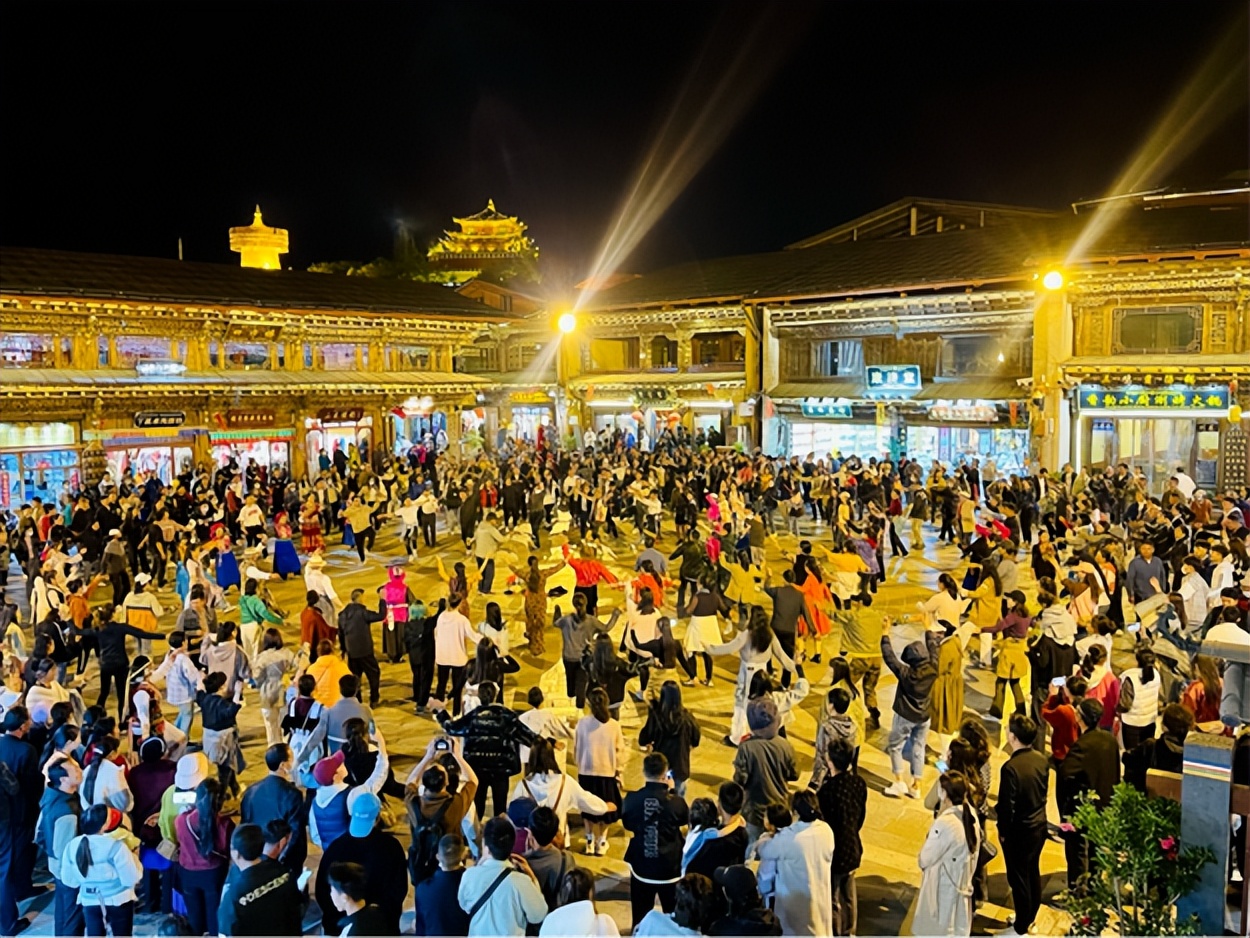 网络大V行走进香格里拉3959万流量共享雪域高原上的全民狂欢