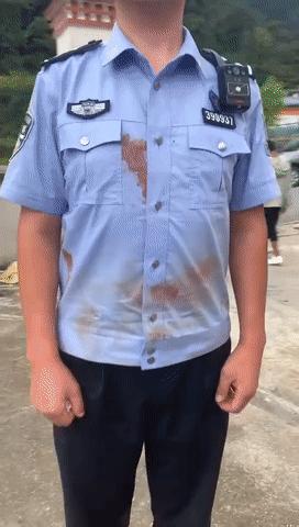民警巡逻后身上清除蚂蟥,西藏民警巡逻被35只蚂蝗咬伤