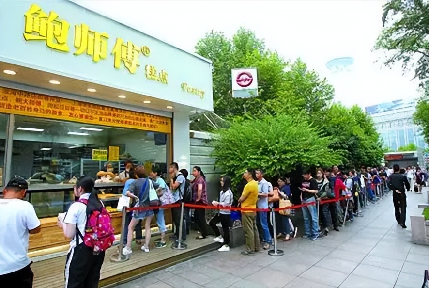 从排队打卡到倒闭撤城，网红点心店被逼上绝路？