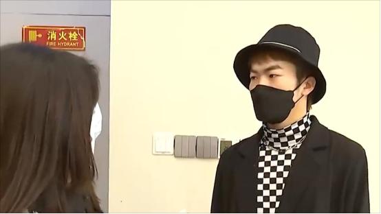 理发纠纷女子头发被剪,理发店摔剪刀后续