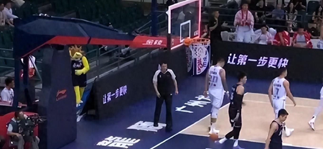 山东高速男篮郭士强,郭士强爆发视频