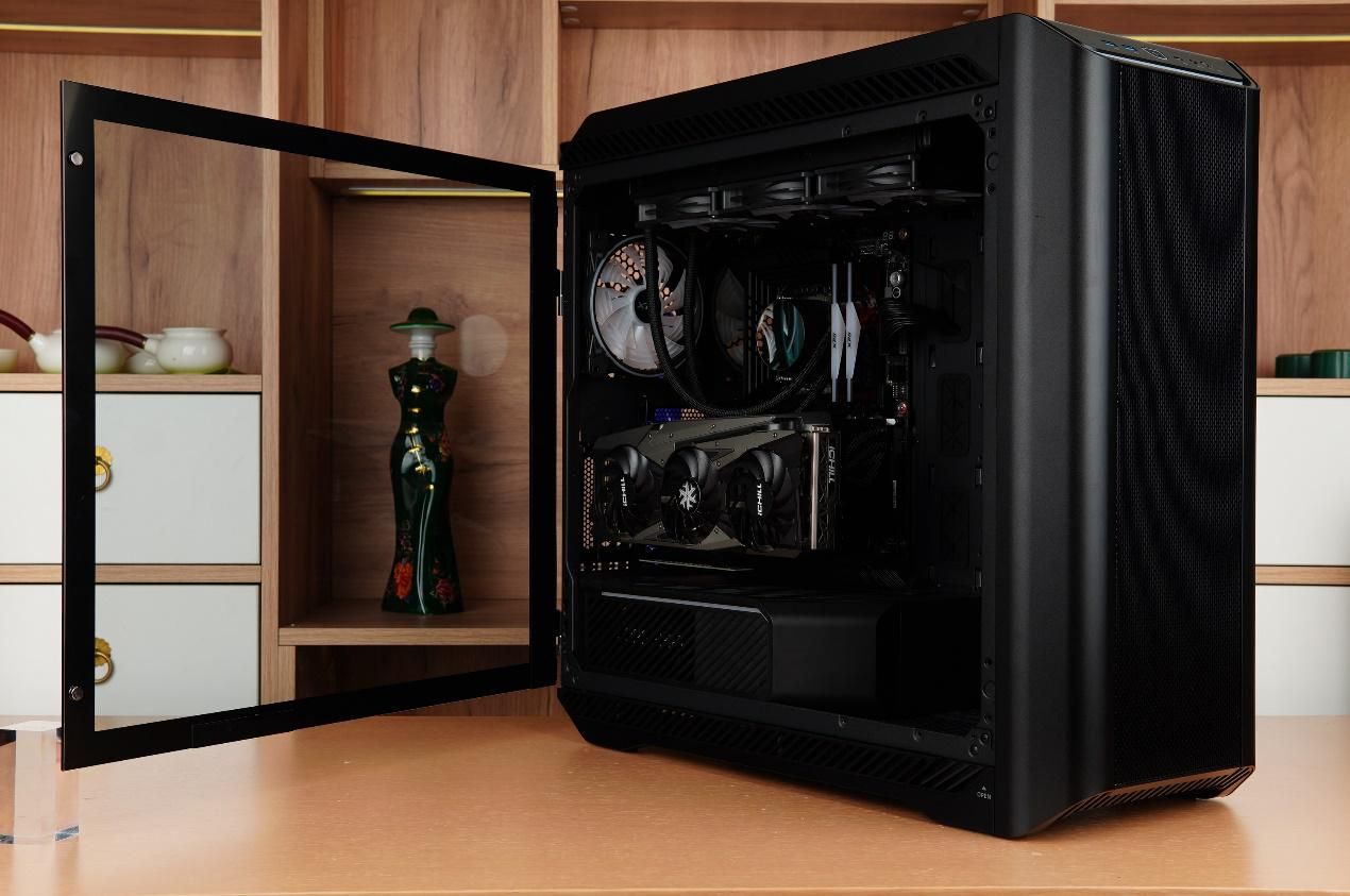 可以装多个硬盘的主机箱,带可插拔硬盘盒的主机