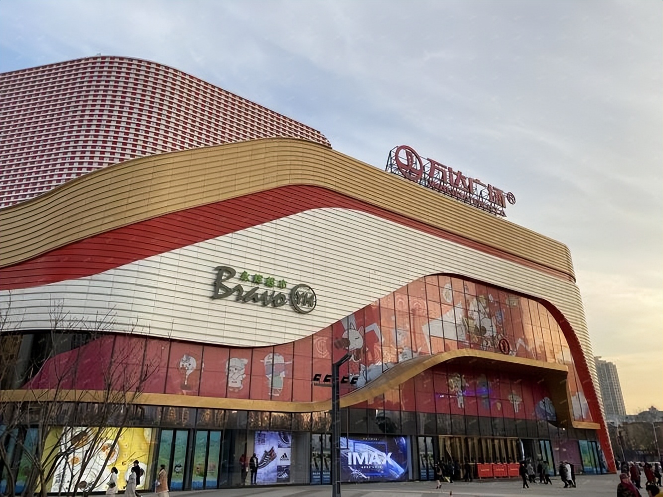 王健林之子王思聪现在的情况如何,王健林债务危机全过程