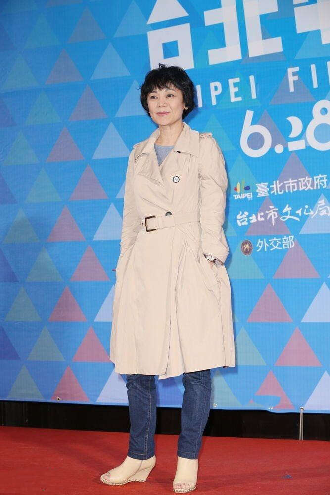 等你老了：请务必远离这5种“老年鞋”，妈妈们还总爱买