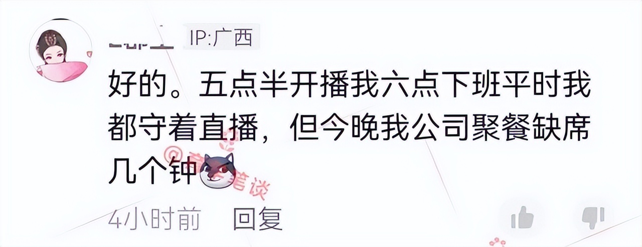 19岁男生在大学城炒龙虾，颜值引女生守在直播间，高峰时有9万人