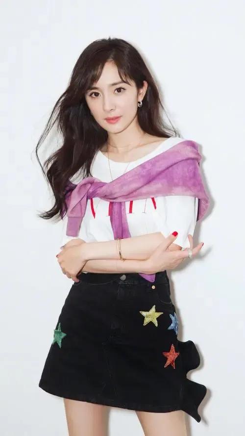 杨幂慷慨且大方,女明星里杨幂有多少钱