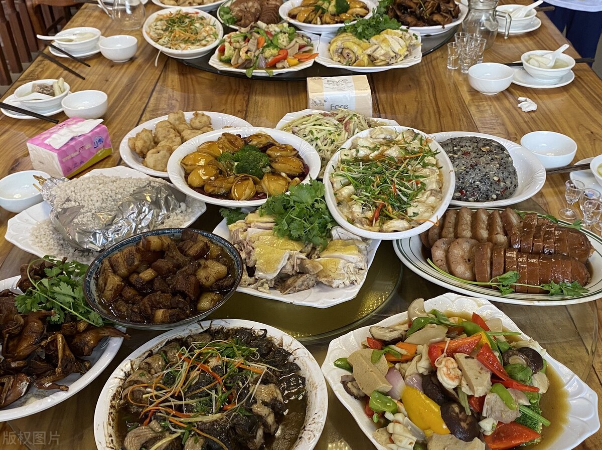 装修过程中青砖包立管被业主上了一课。