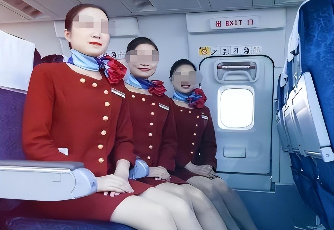 空姐机舱内穿情趣内衣拍照，尺度大到不堪入目，哭求公司别开除
