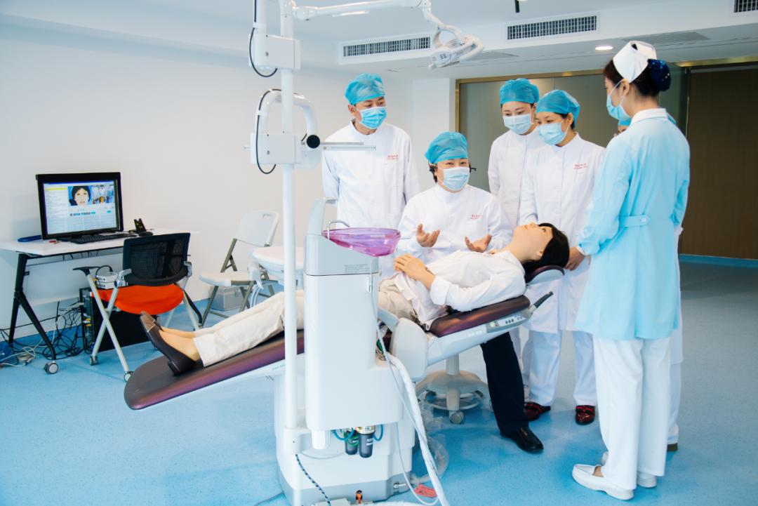 高考首日，深圳这家口腔医院笑着解出了最后“大题”：看牙难