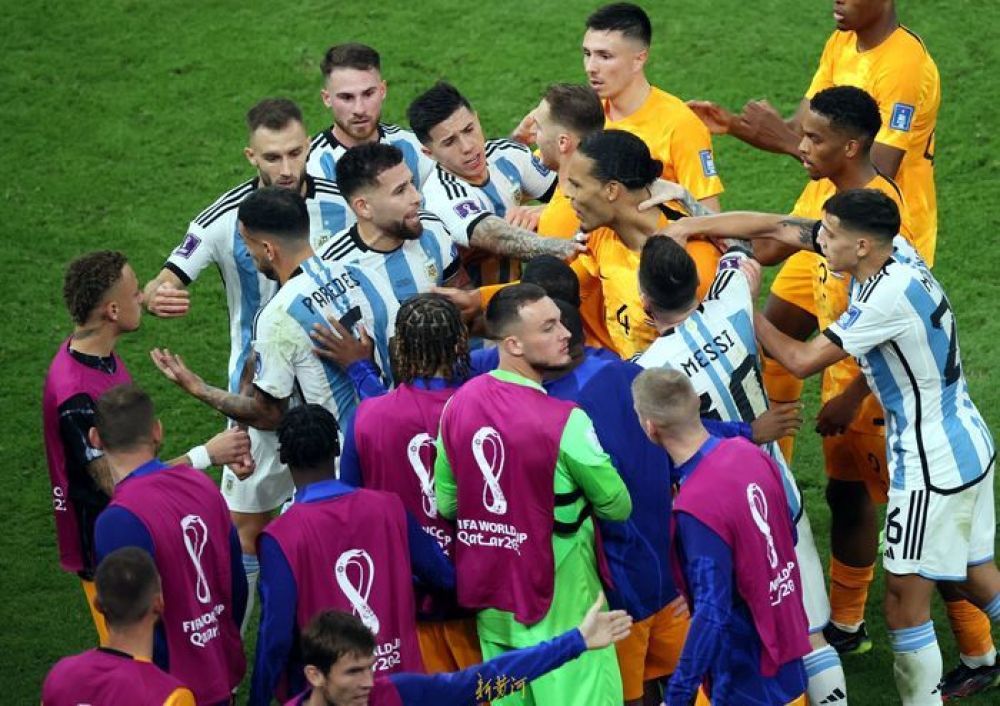 内马尔姆巴佩梅西c罗,内马尔梅西姆巴佩踢c罗