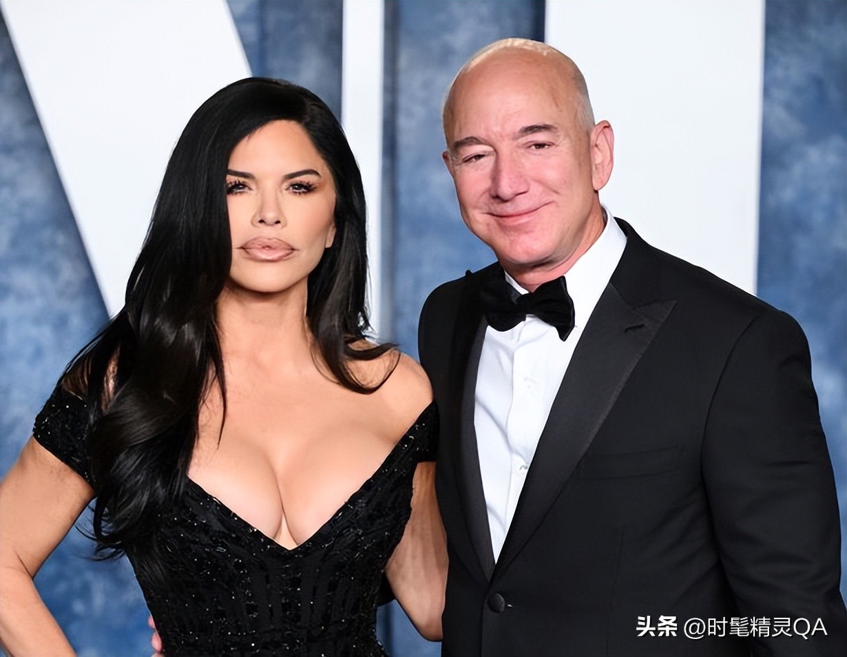 贝佐斯和桑切斯的恋情,贝索斯与女友桑切斯秀恩爱