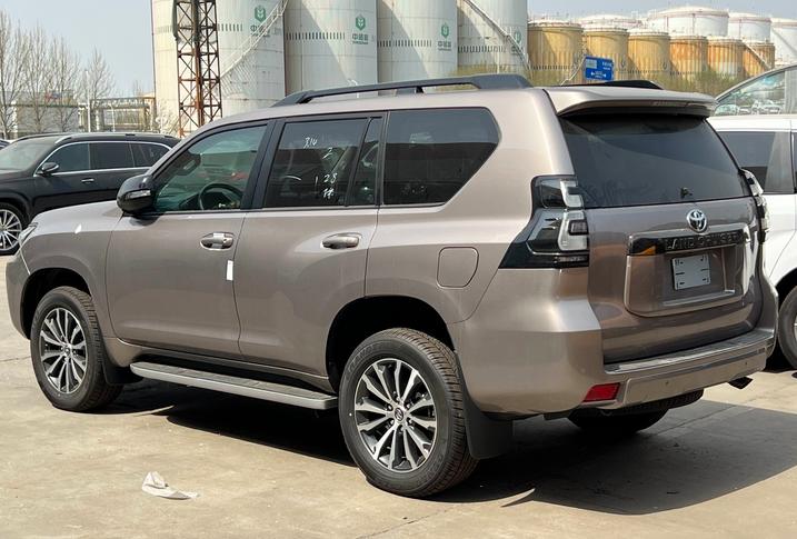 霸道普拉多和宝马x5哪个好,2.8t柴油版普拉多价格多少