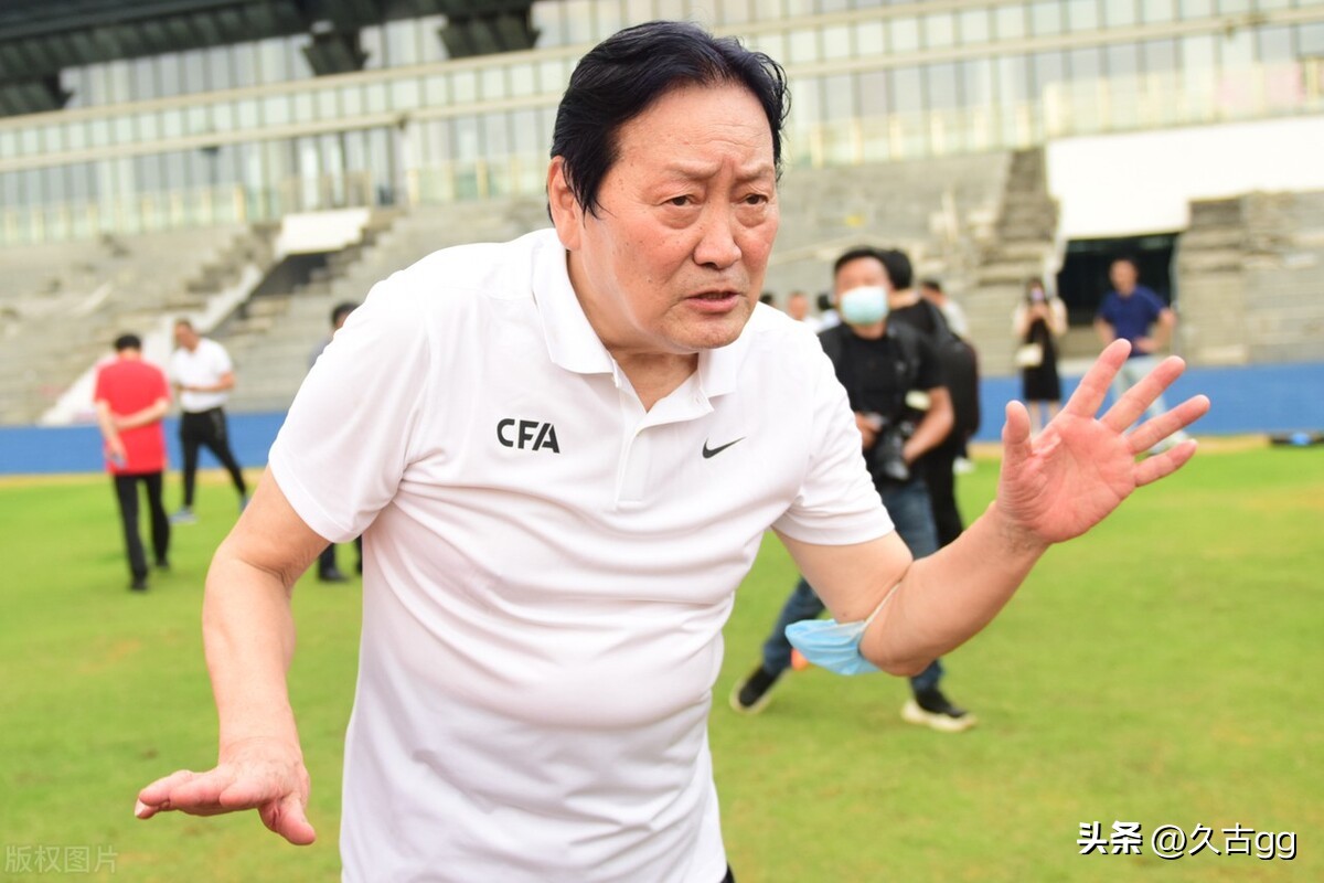 国足主帅新人选被曝最新消息,国足新任主帅人选浮出水面