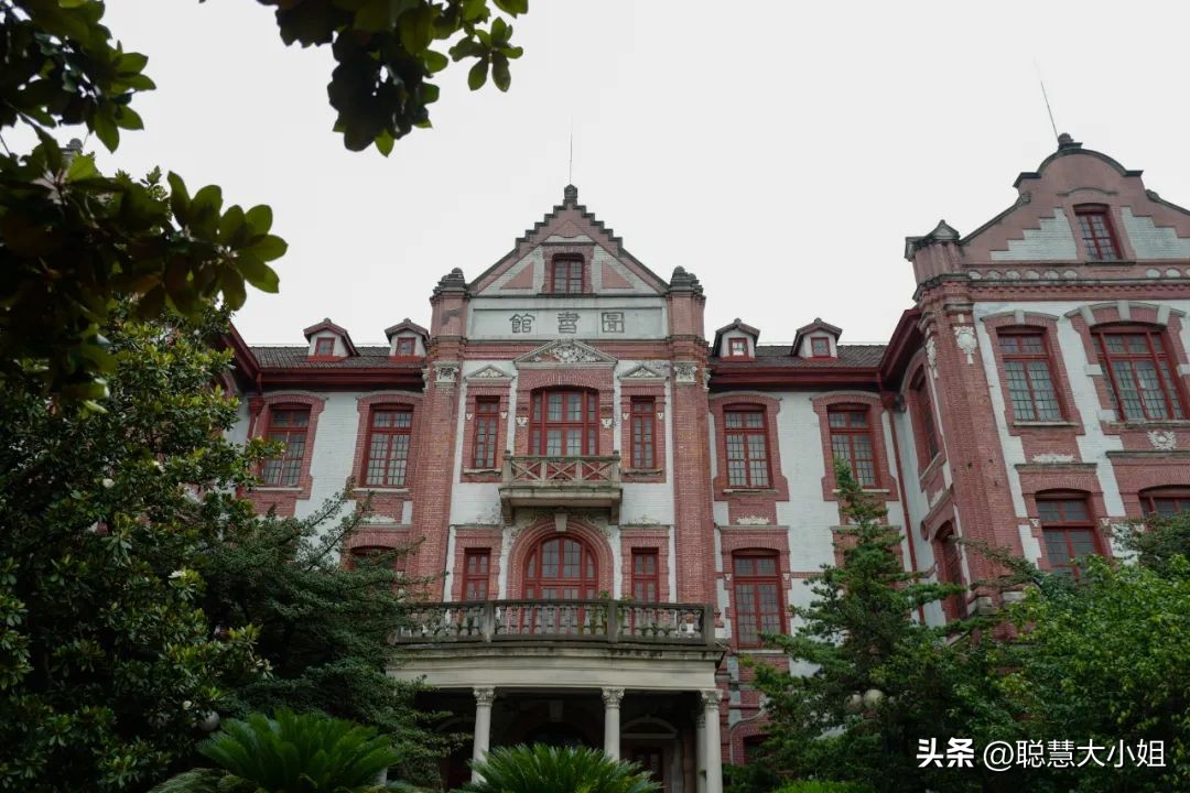 去这条充满松弛感的“小马路”，慵懒地溜达一天才是正经事