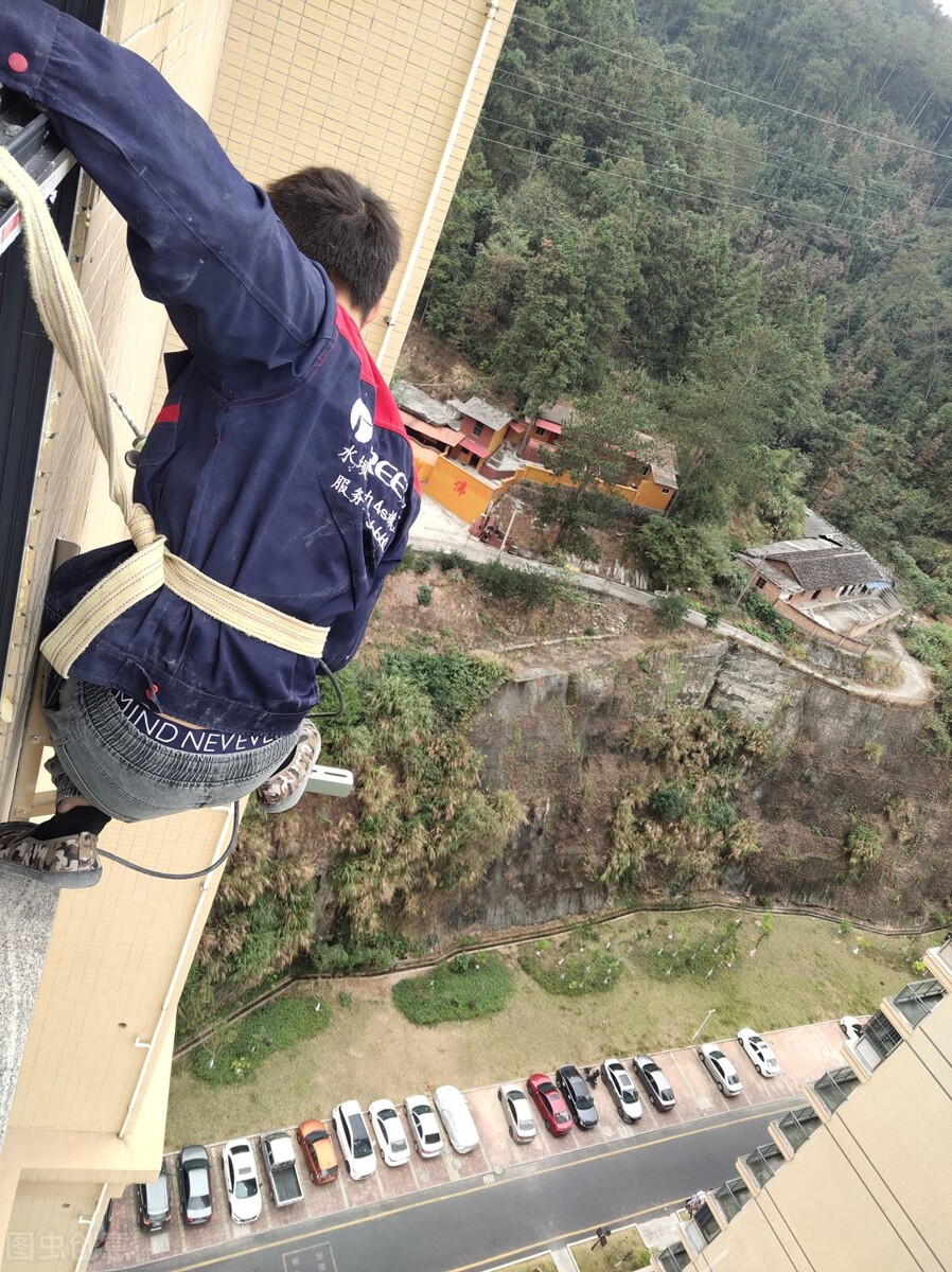 空调安装师傅出现意外谁负责,请人拆空调发生意外谁负责