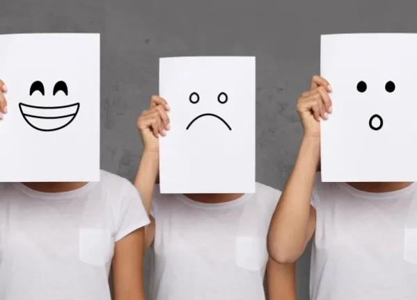 产后身体怕寒冷,产后怕冷是气血不足吗