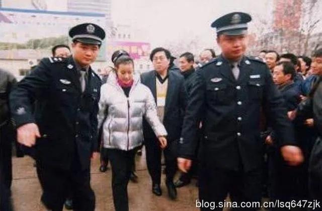 吴亦凡现状被爆:脸肿人消瘦,狱中不忘创作,还当上了班长