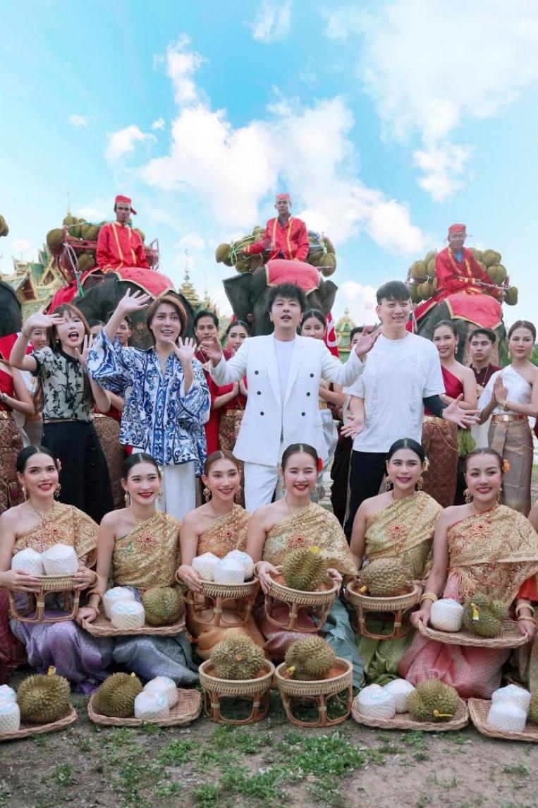 辛有志辛巴回老家,辛选进军海外