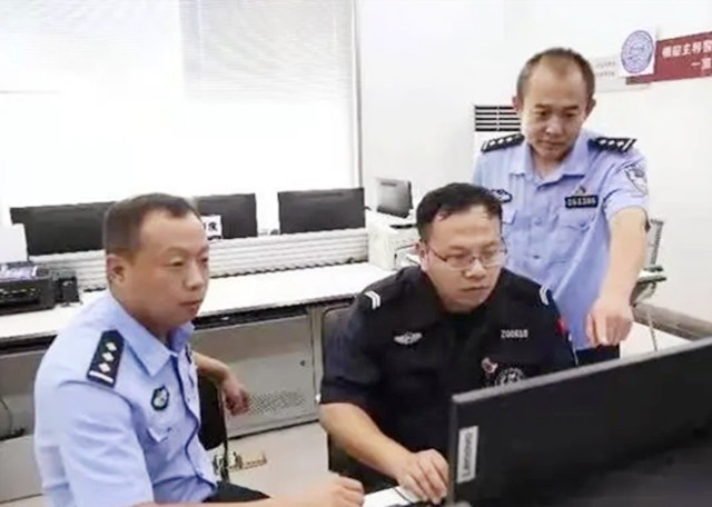 2009年，女毒贩为爱拒供黑人男友，被判死刑后哭着向父母表示忏悔