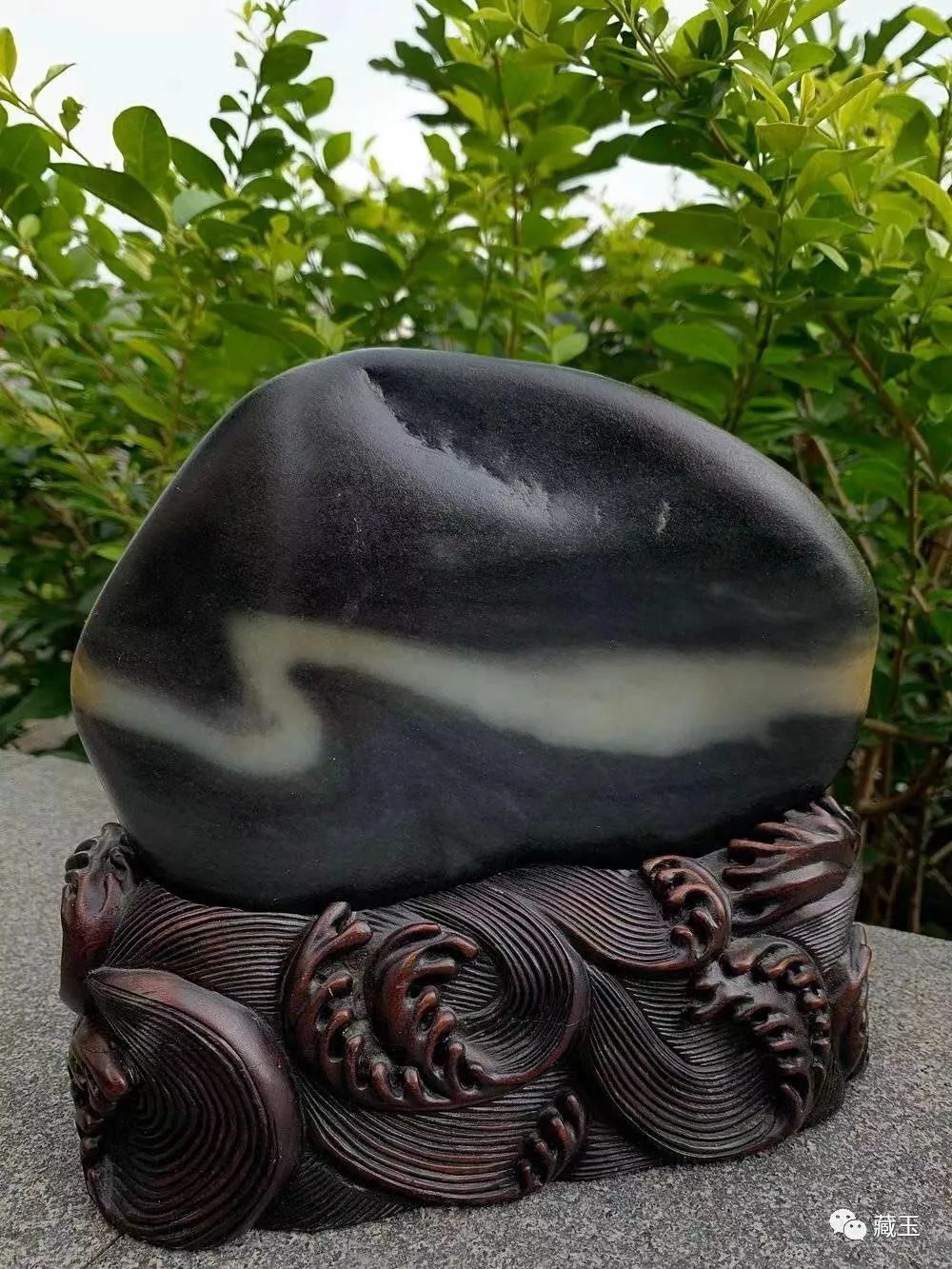 最贵的玉摊位,几百块钱的青花籽料