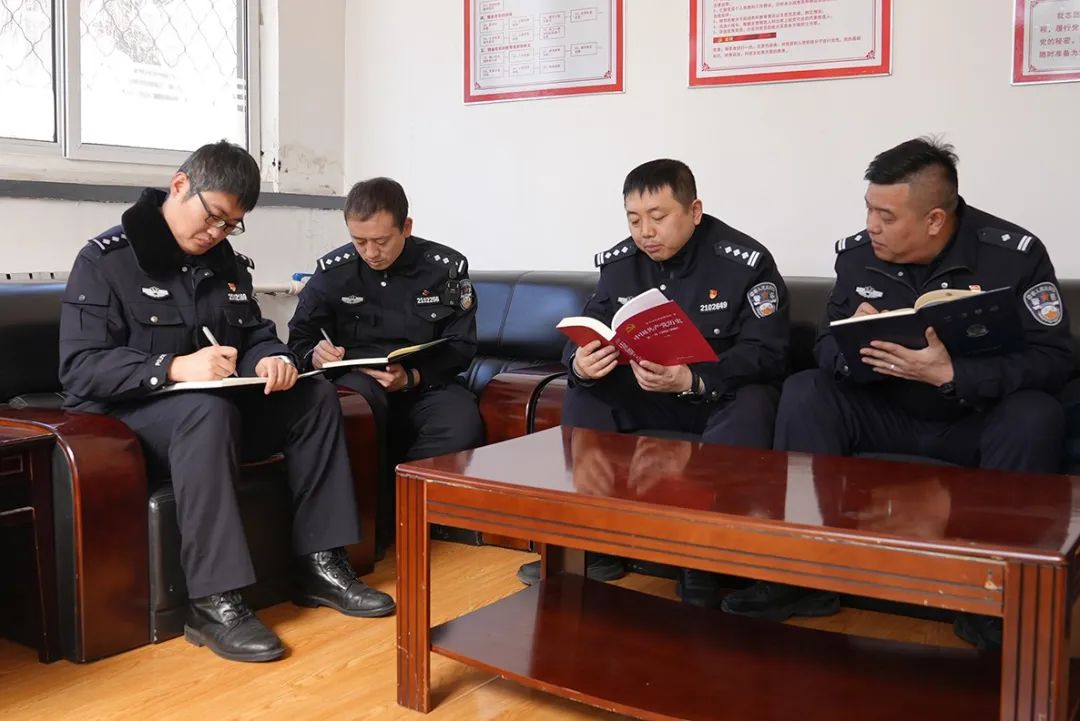 沈阳战疫一线,抗疫一线硬核警察