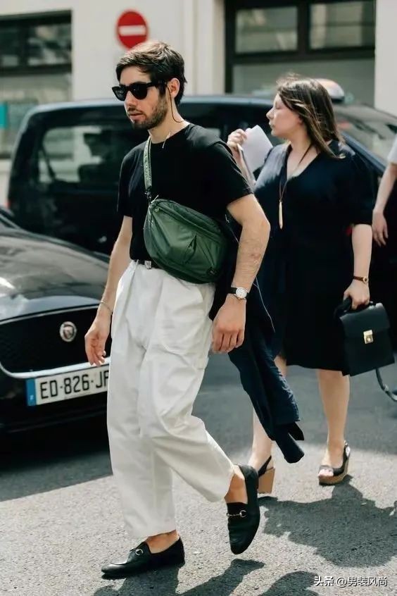 大容量包包高级感简单大方搭配,夏季型男必备的6款包包搭配指南