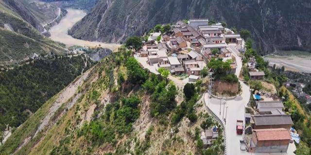 甘肃陇南某个山顶的悬崖村,甘肃陇南礼县悬崖村