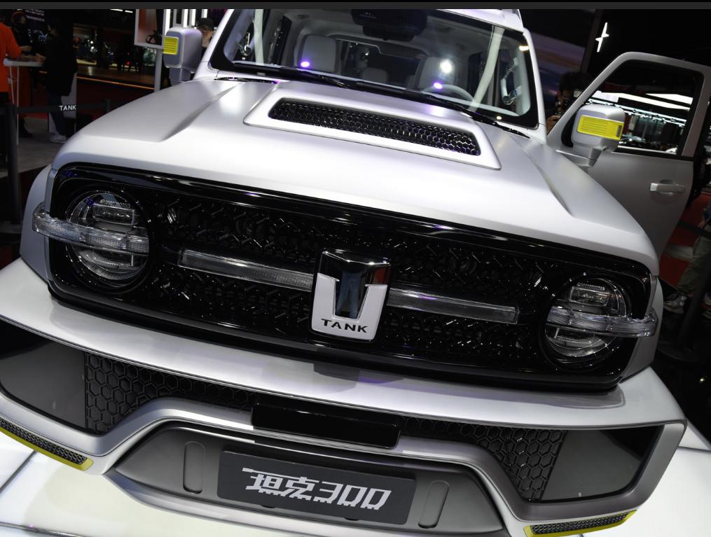 未上市就被抢空，车尾带“小书包”内饰科幻，带你看赛博坦克300