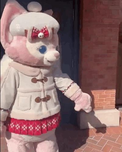 玲娜贝儿为什么要拿一个放大镜,玲娜贝儿流量