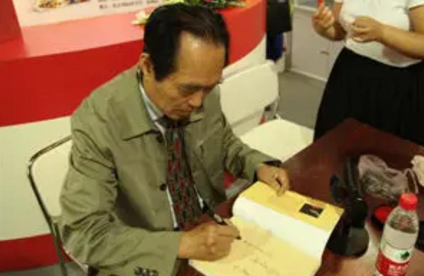 曾经红极一时的《百家讲坛》,为什么风光不再?