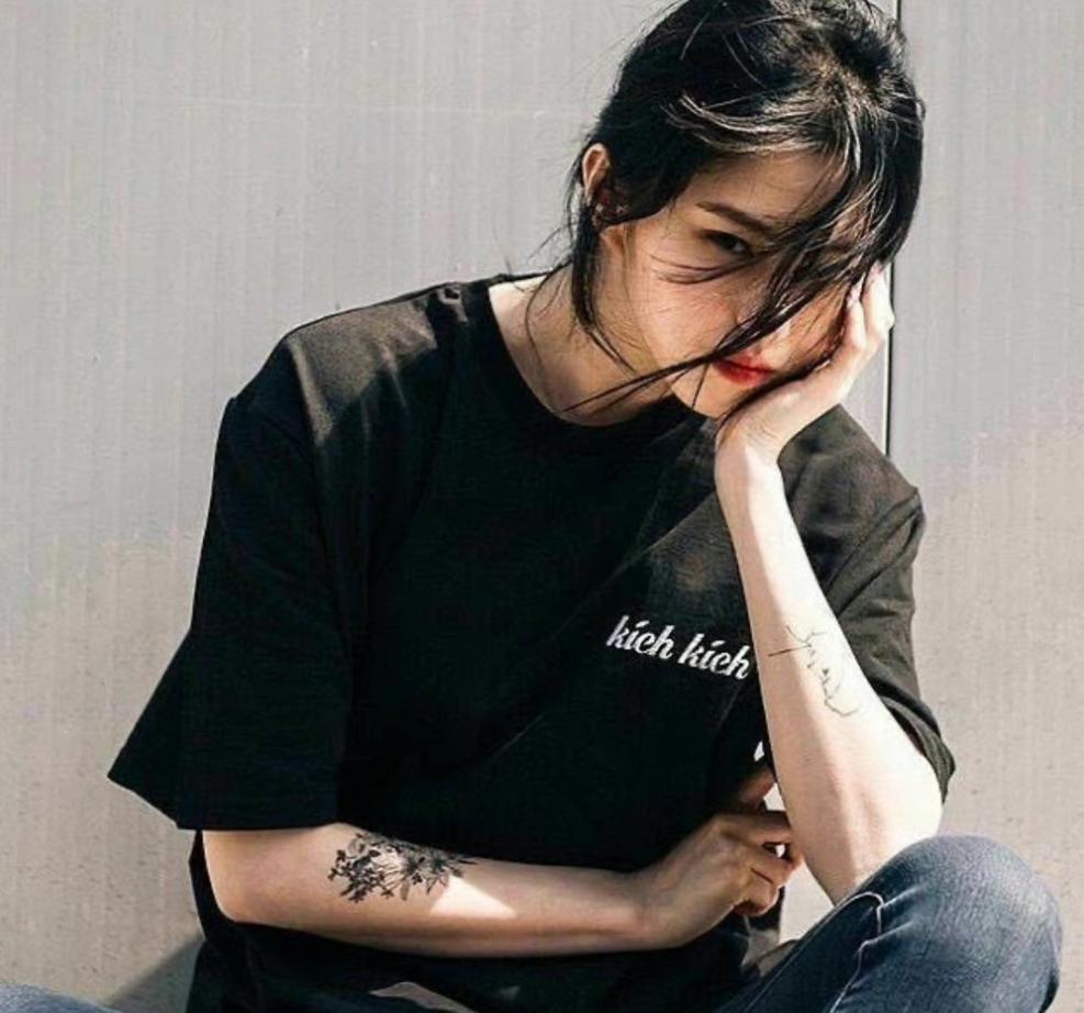 她是挺惨，但也不用这么同情吧？