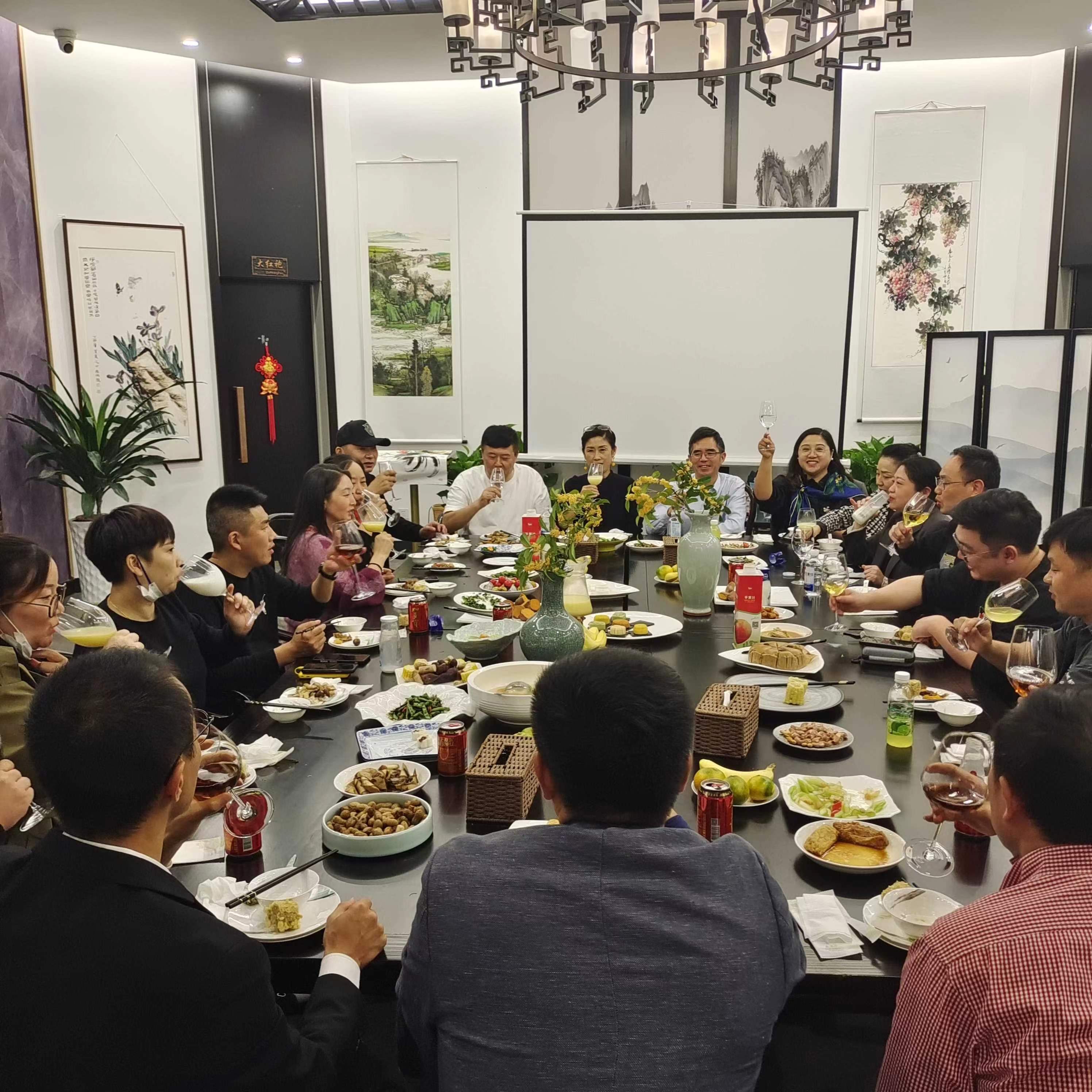 40岁女创业挣钱案例,中年妇女创业致富项目