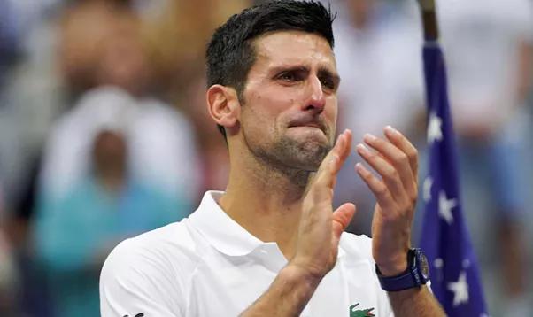 网球名将拒绝接种疫苗，妻子网上还发布假消息，网友：就这水平？