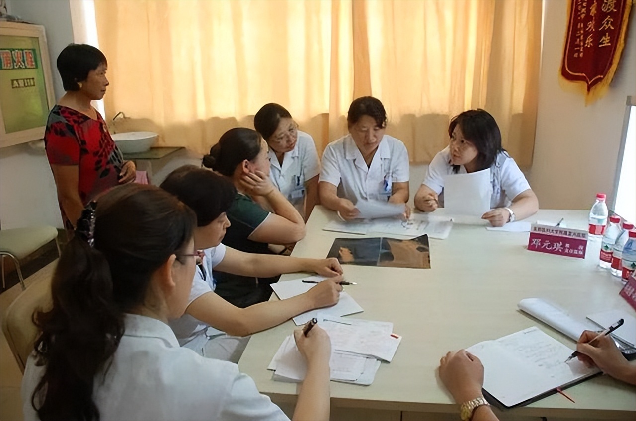 2015年，西安22岁女儿患绝症，43岁母亲舍命将子宫移植给女儿圆梦