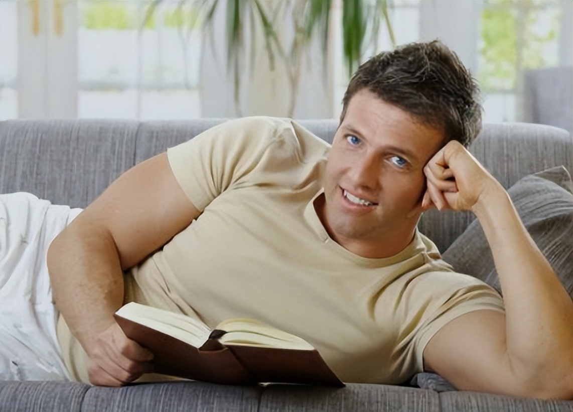 40岁男性毛发变白,40岁男性全身毛发变白是什么原因