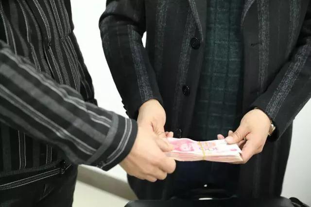 为什么越是想赚钱越容易亏钱,一个人想赚钱怎么才能赚到钱