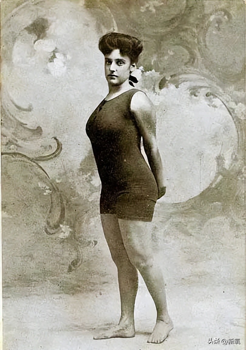 徐娇发泳衣照引热议,徐娇回应泳裤女装照争议